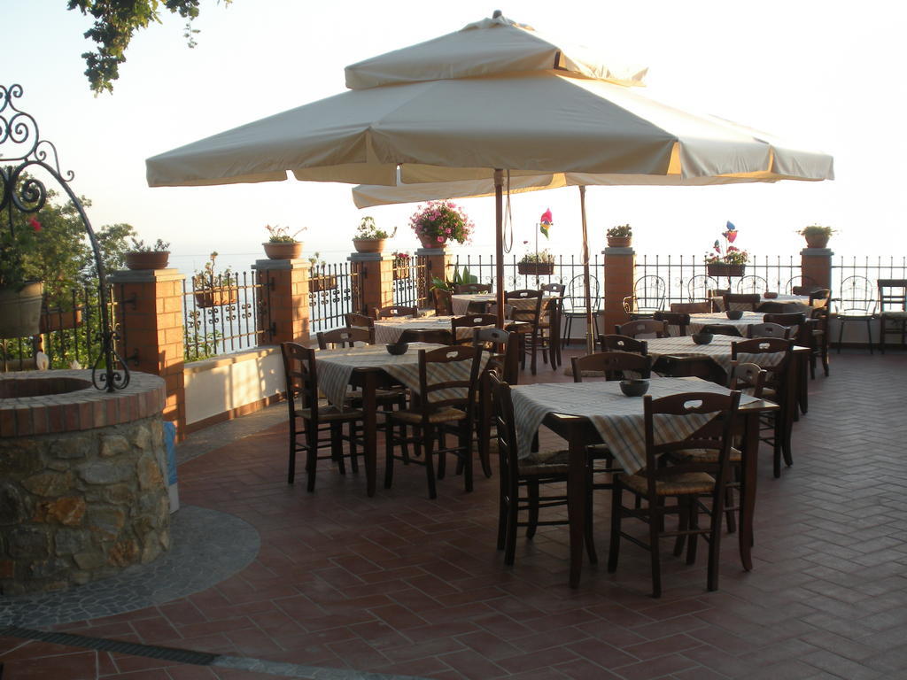 Agritursmo Montesalerno Villa Diamante Luaran gambar